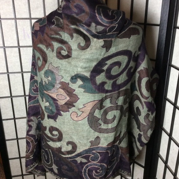 Eyeful Infinity Scarf! - Picture 2 of 3